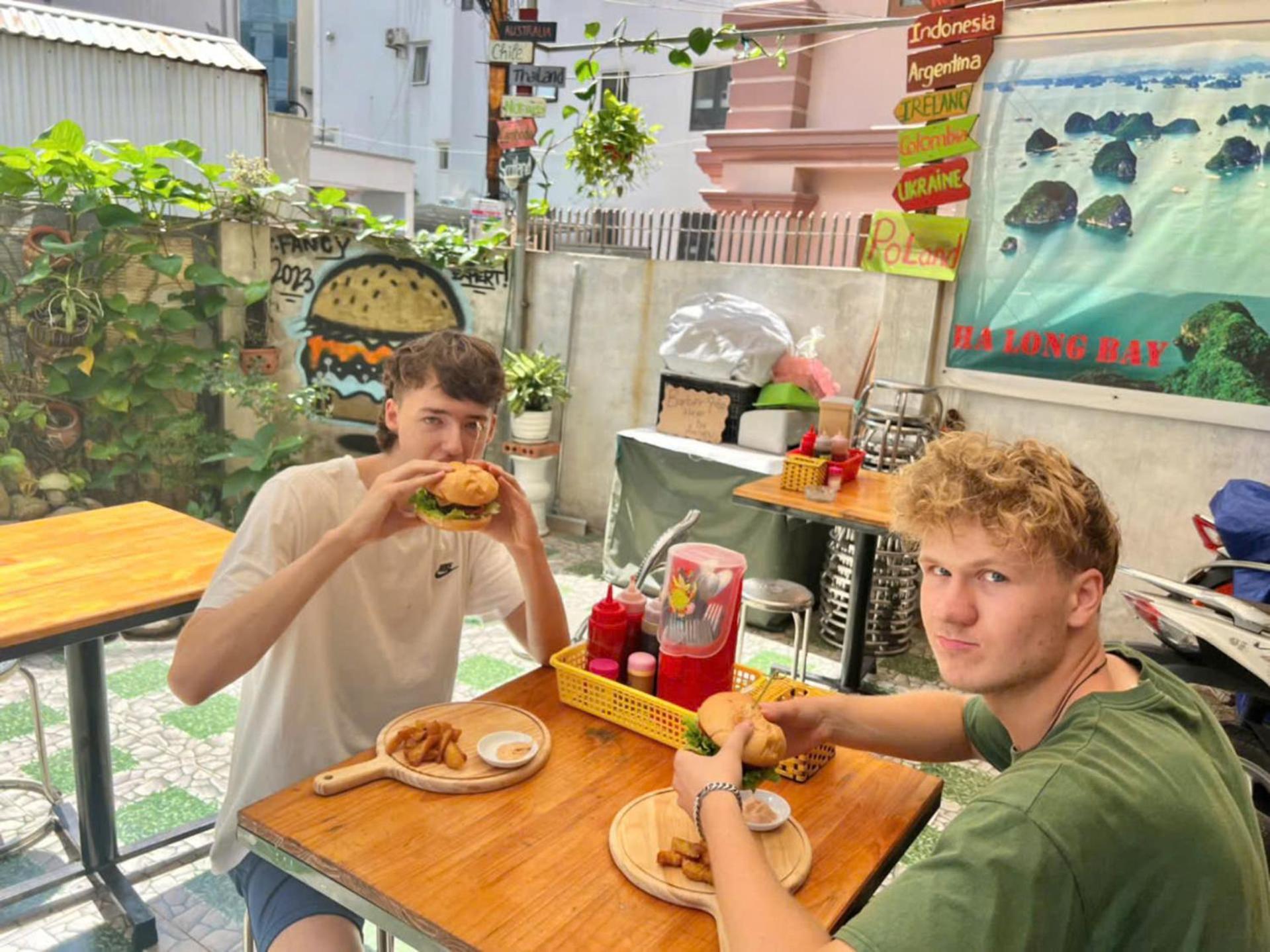Ha Long Fancy Hostel With Vegetarian And Vegan Restaurant 외부 사진