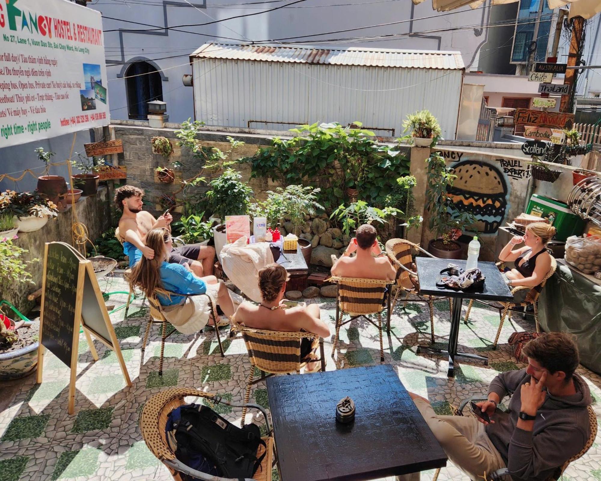 Ha Long Fancy Hostel With Vegetarian And Vegan Restaurant 외부 사진